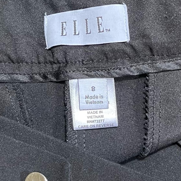 ELLE, BLACK POLISHED SHORTS WITH SILVER BUTTON DETAIL AT WAIST. SIZE 8 - Picture 6 of 6